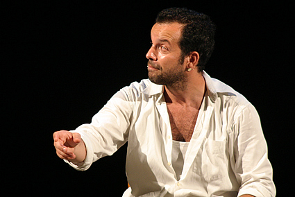 http://www.altrenotizie.org/images/stories/2013-1/mario%20perrotta%2006.jpg